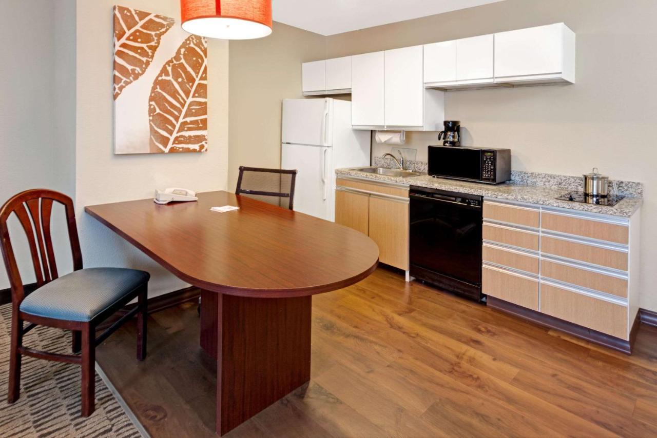 MainStay Suites Detroit Farmington Hills Extérieur photo