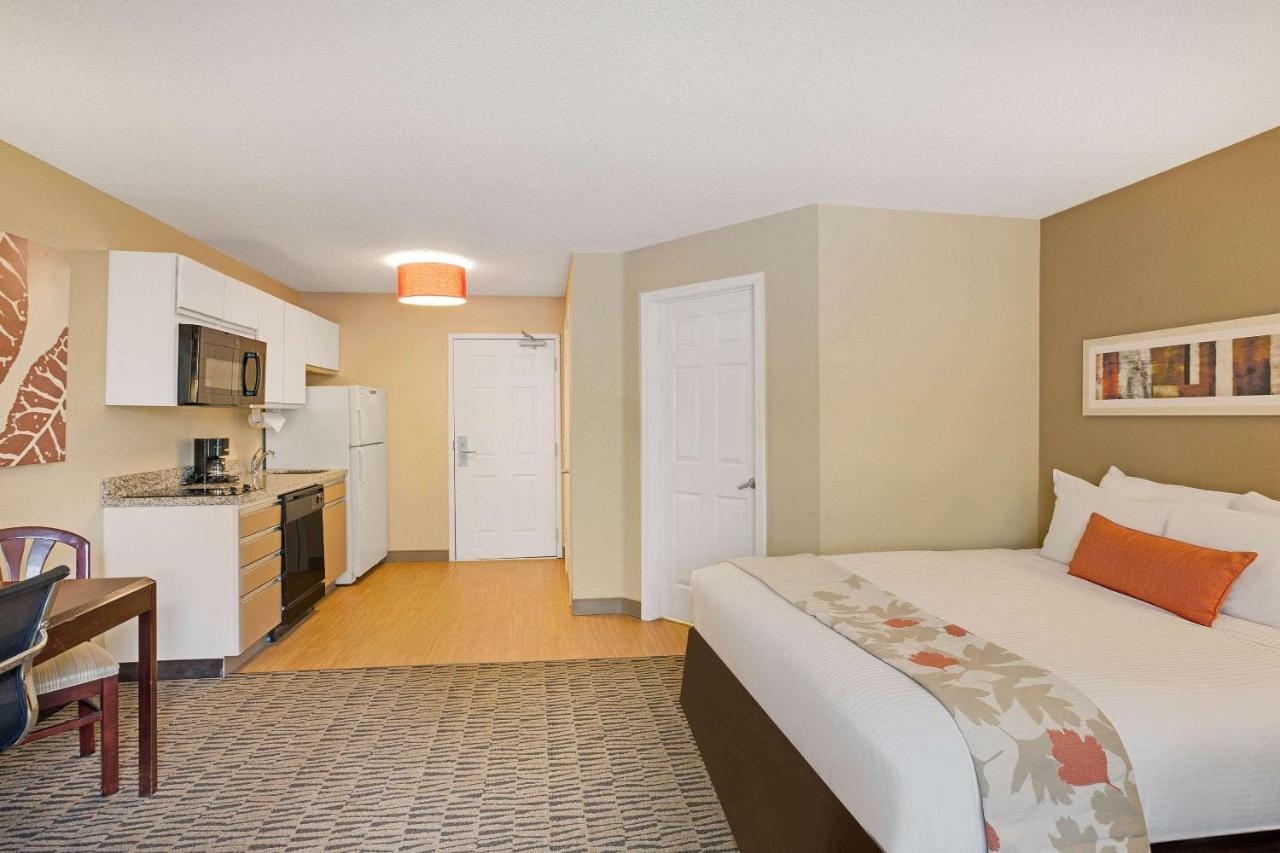 MainStay Suites Detroit Farmington Hills Extérieur photo