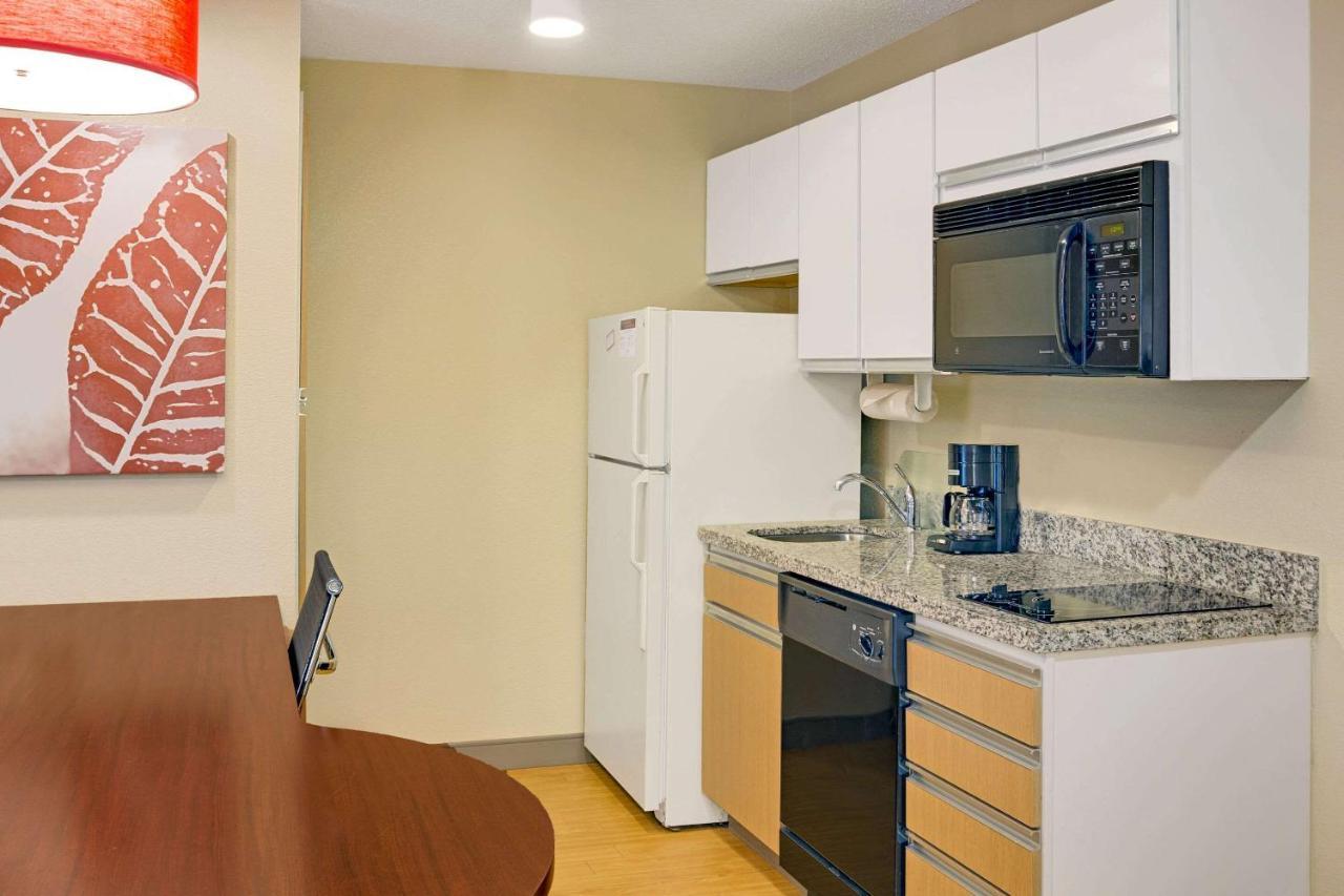 MainStay Suites Detroit Farmington Hills Extérieur photo