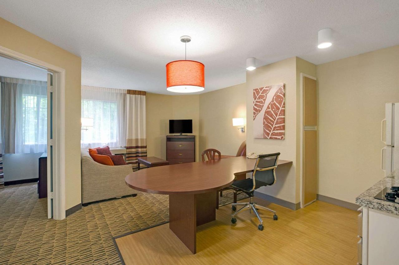 MainStay Suites Detroit Farmington Hills Extérieur photo