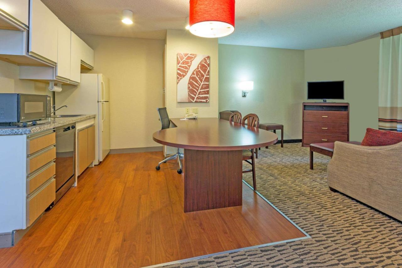 MainStay Suites Detroit Farmington Hills Extérieur photo