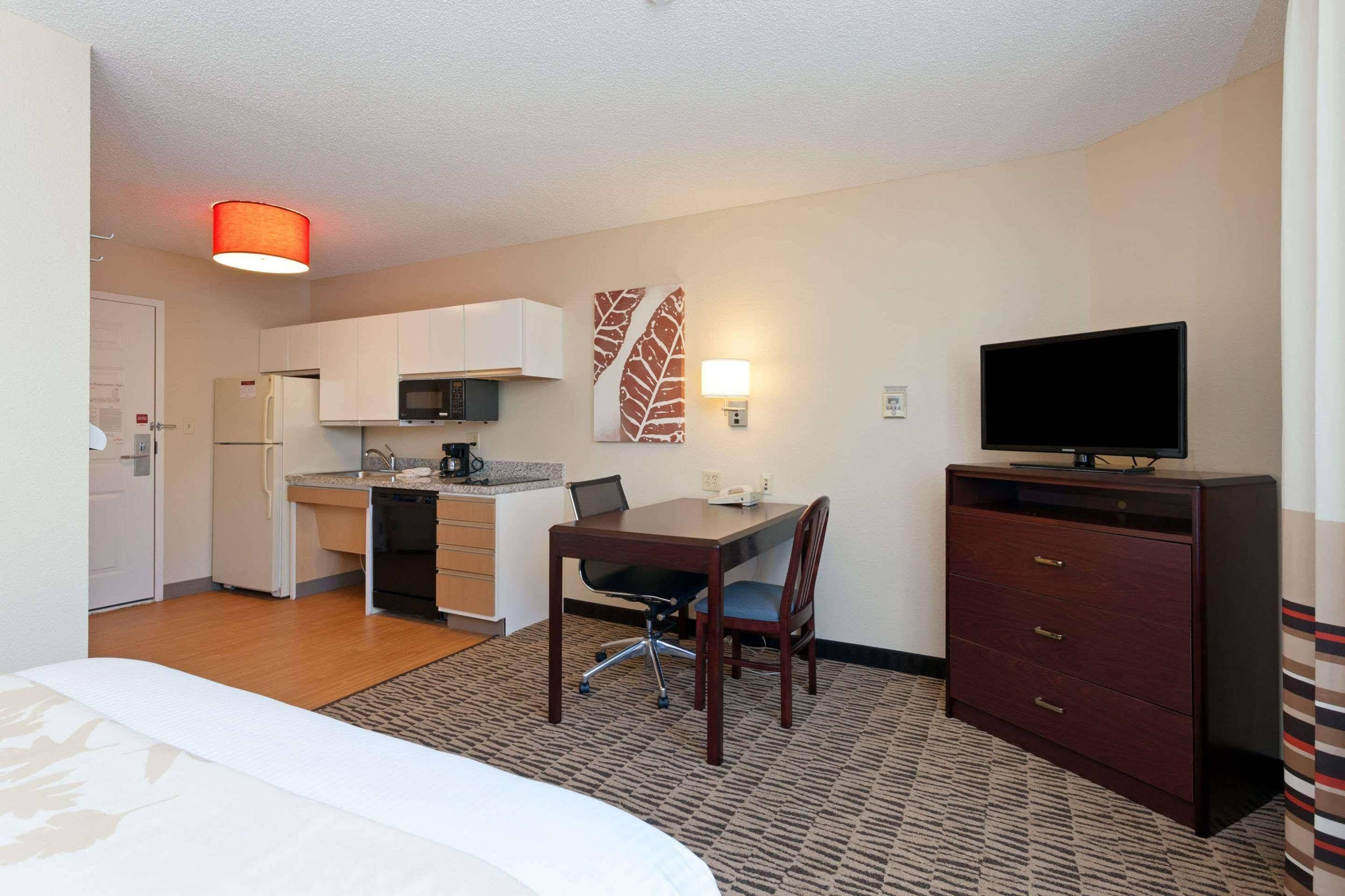 MainStay Suites Detroit Farmington Hills Extérieur photo