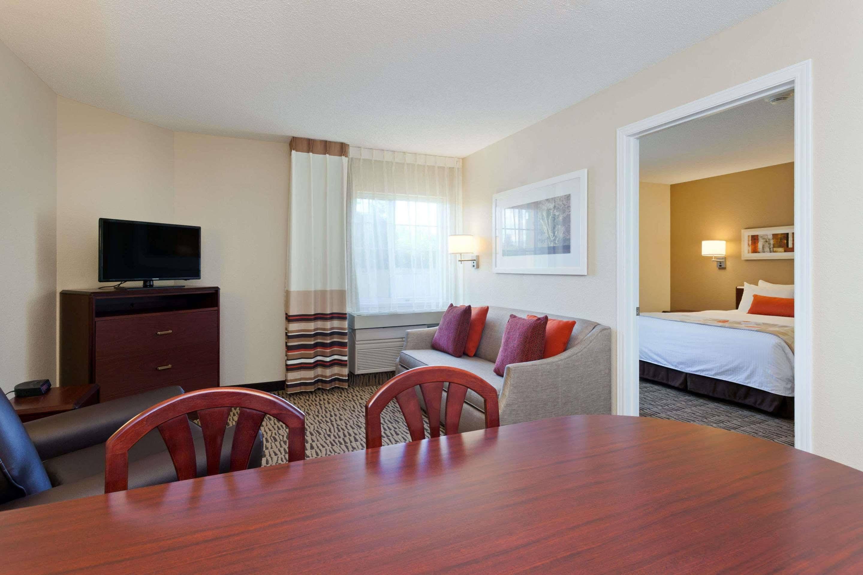 MainStay Suites Detroit Farmington Hills Extérieur photo